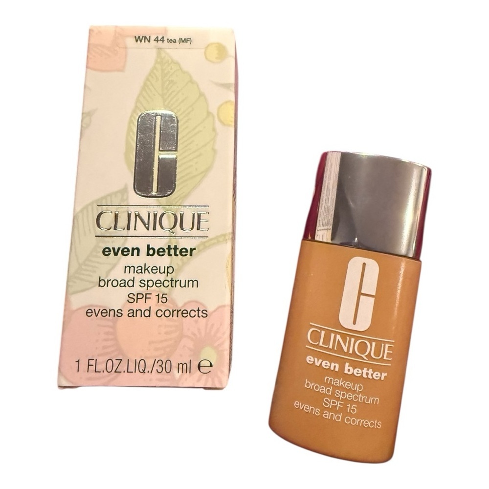 Clinique Even Better Makeup SPF 15 Foundation – WN 44 Tea – 1 oz – New in Box